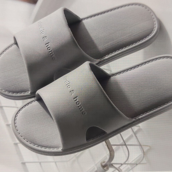 Slippers for Women and Men Quick Drying Slide Sandal (used) - Picture 2 of 4